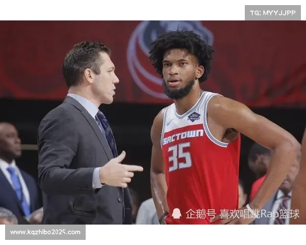 小法斩获月最佳教练奖 创新战术助球队强势崛起